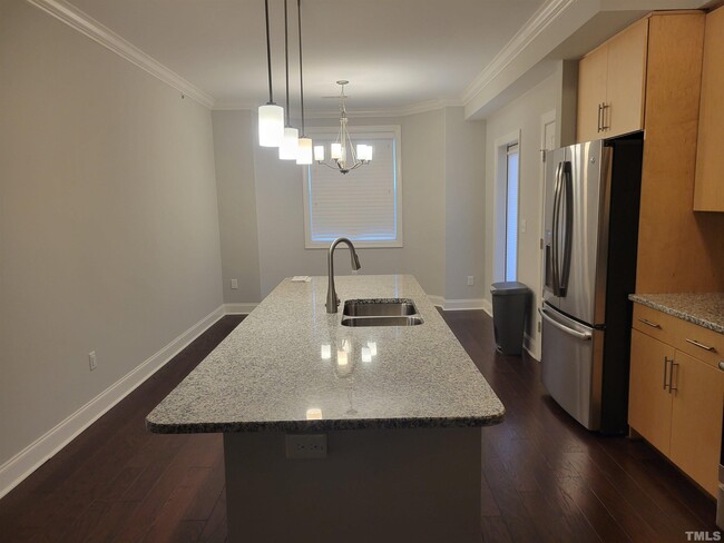 Foto del edificio - 1035 Waterford Lake Dr
