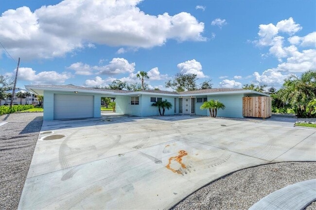 Building Photo - 550 Gaspar Dr