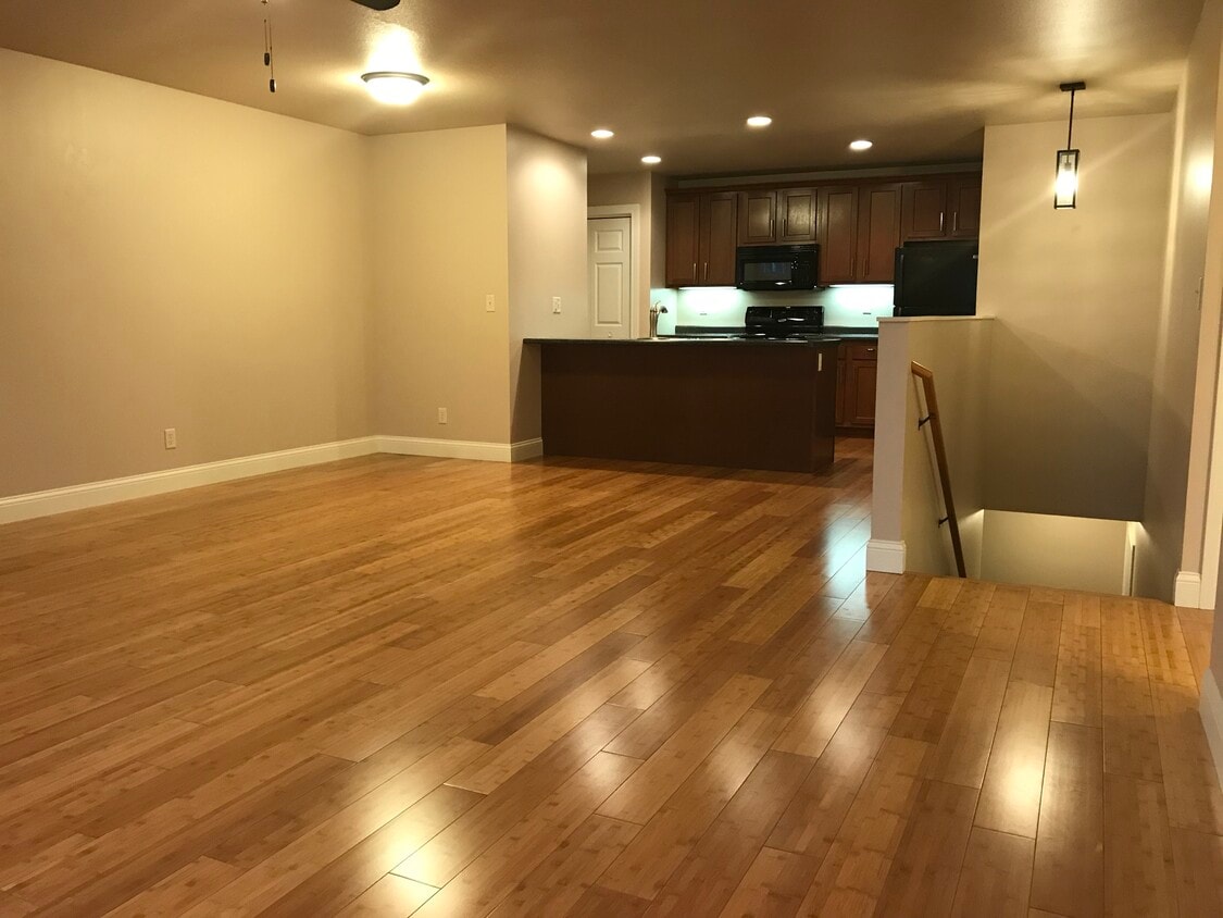 Primary Photo - 103 Scenic Dr