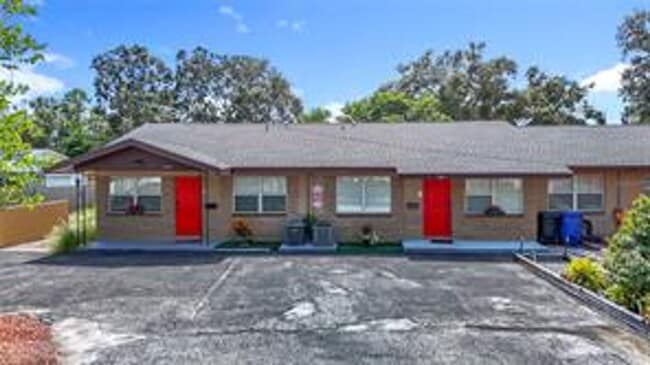 Building Photo - 220 Southeast Jefferson Cir N