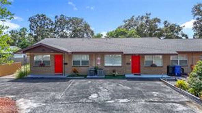 Foto del edificio - 220 Southeast Jefferson Cir N