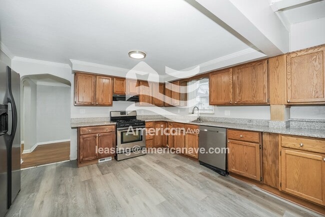 Building Photo - 651 Voelker Ave