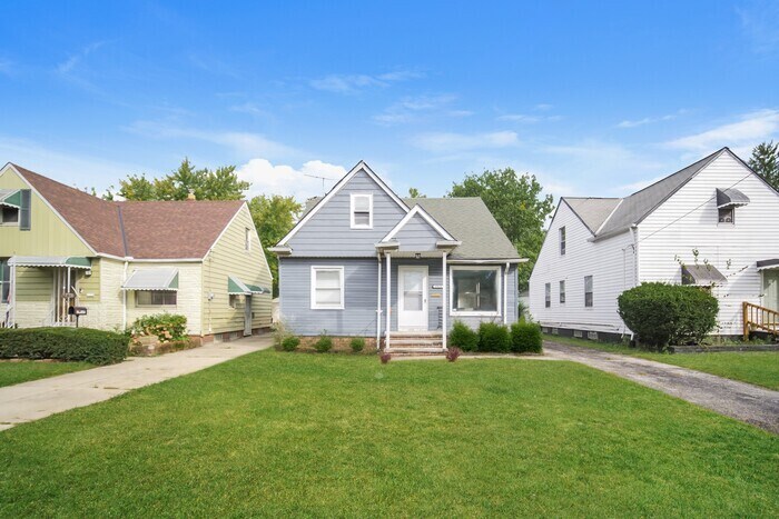 19121 Harvard Ave Warrensville Heights, OH 44122 – photo 1 of 14