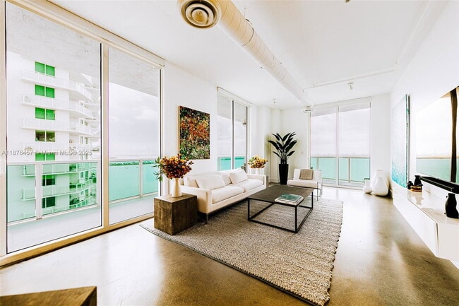 Foto del edificio - 700 NE 25th St