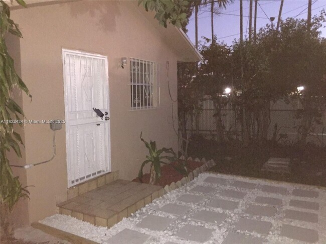 Foto del edificio - 4440 SW 1st St