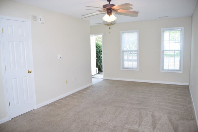 Building Photo - Spacious 2BR 2.5BA Townhome In Prime Location!