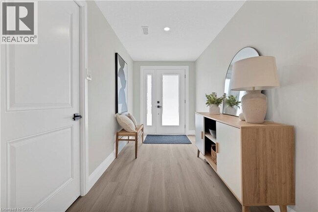 Building Photo - 71 Blucher St