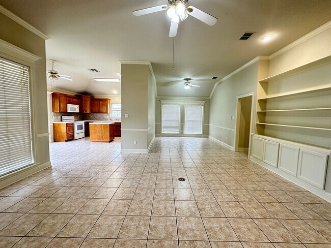 Foto del edificio - STOCKEWLL PLACE-NEW PRICE DROP AND 1/2 OFF...