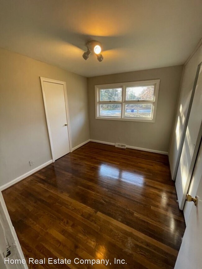 Foto del edificio - 3 br, 1 bath House - 1249 Reynolds Blvd