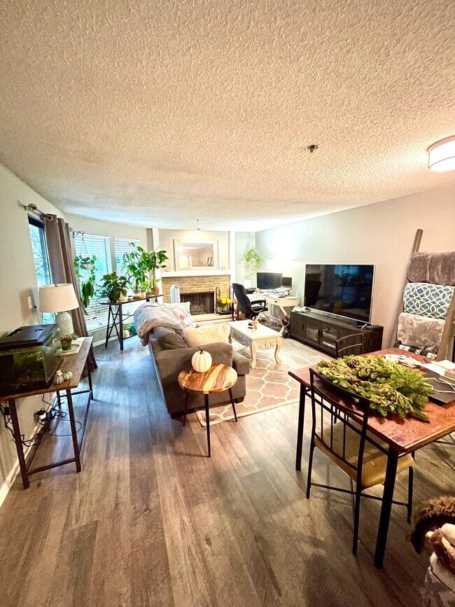 Foto del edificio - 15209 Sunwood Blvd