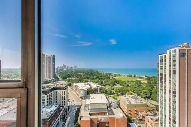 Foto del edificio - 70 W Burton Pl