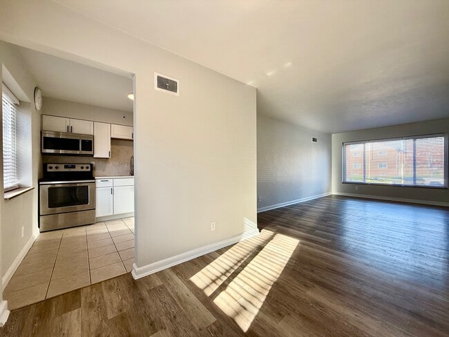 Building Photo - 5948 Nagel Ave