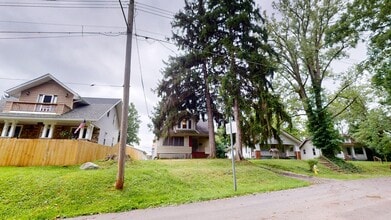 Building Photo - 252 Elmwood Dr