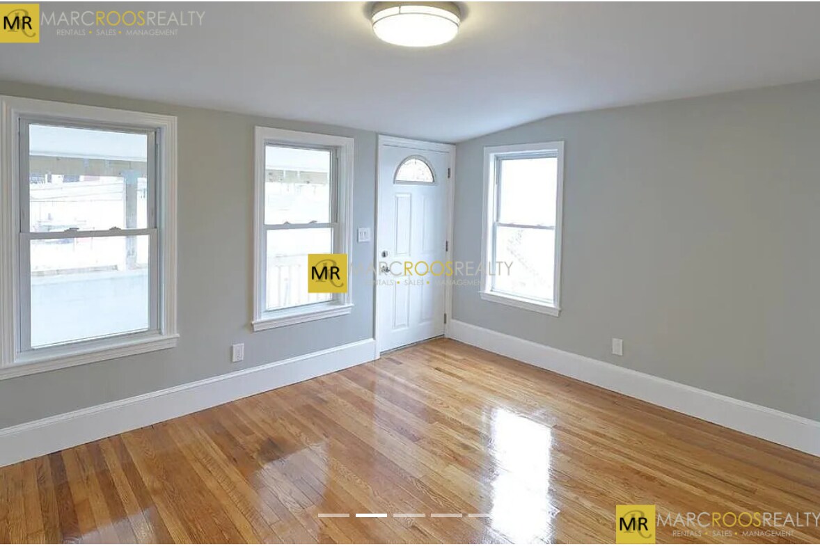 Building Photo - 163 Ferry St