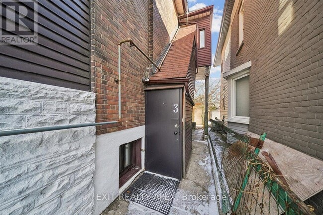 Building Photo - 343 Greenwood Ave