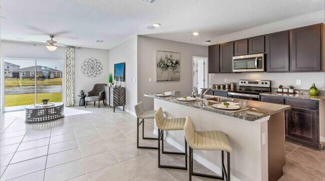 Foto del edificio - Spacious 5-Bed Retreat with Granite Elegance in Lakewood Ranch
