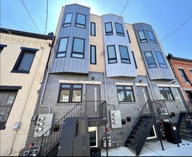 Building Photo - 2632 Manton St