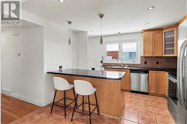 Photo du bâtiment - 1753 Heron Rd