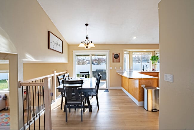 Foto del edificio - 24104 E Maxwell Ave