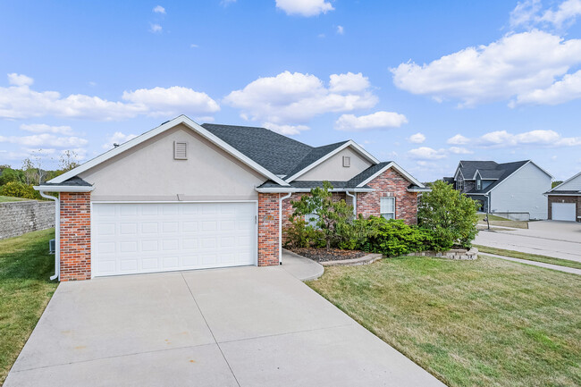 Foto del edificio - 1704 Ballentine Ln