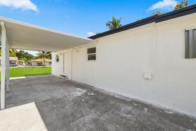 Foto del edificio - 399 NW 98th St