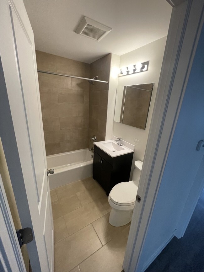 Building Photo - 9840 El Cameno Ln