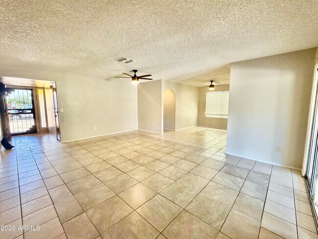 Foto del edificio - 4044 W Cholla St