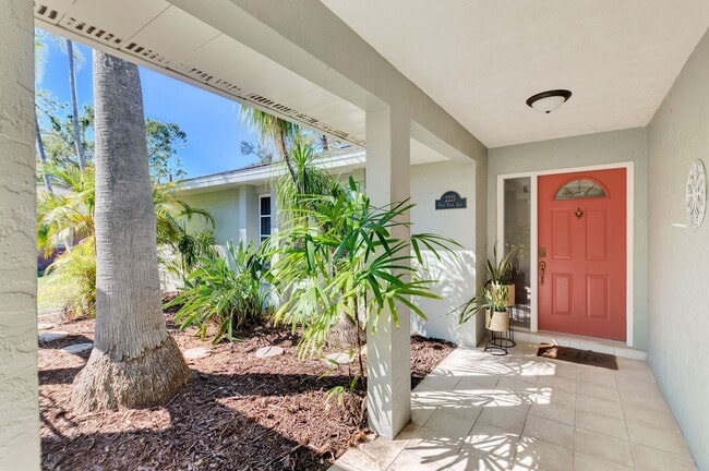 Building Photo - 2221 Pine View Cir