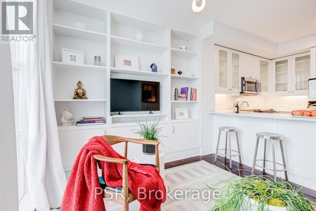 Photo du bâtiment - 901 Queen St W