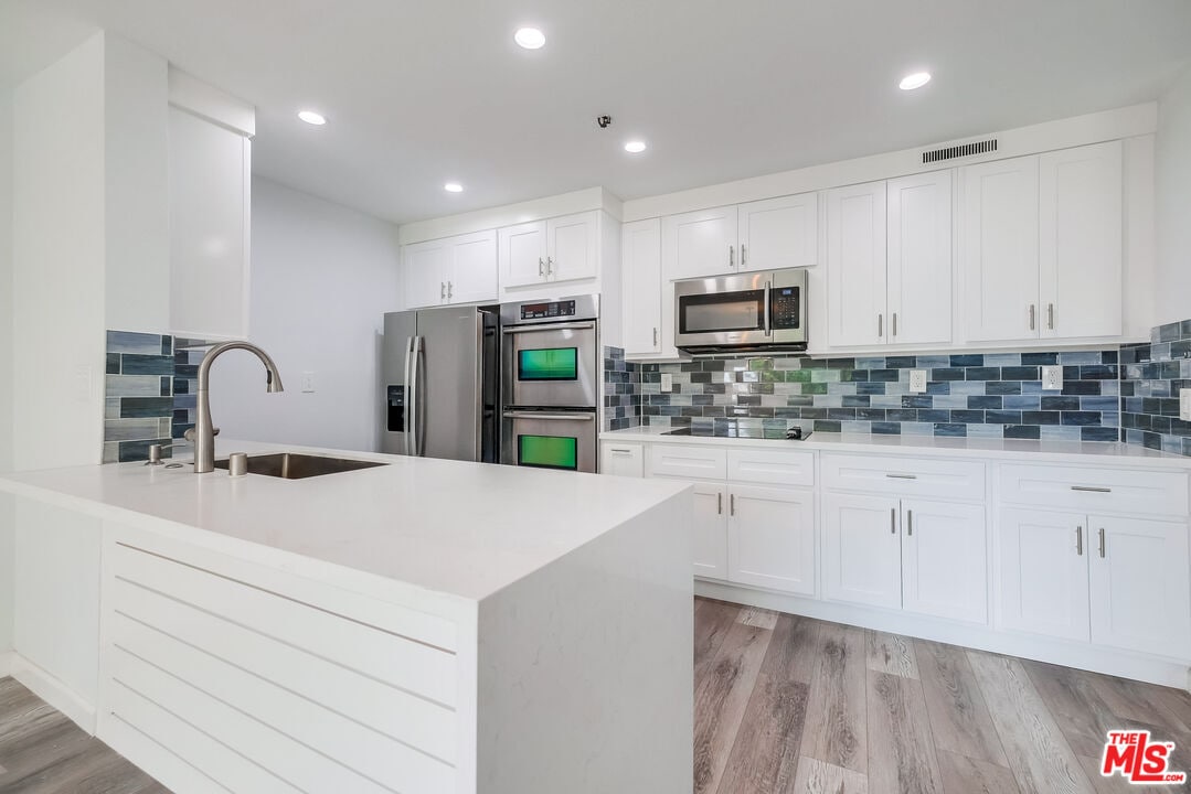 Foto principal - 230 S Catalina Ave