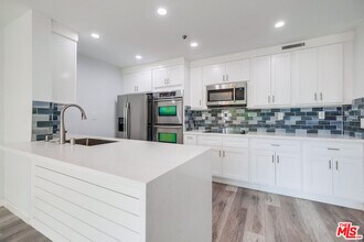 Building Photo - 230 S Catalina Ave