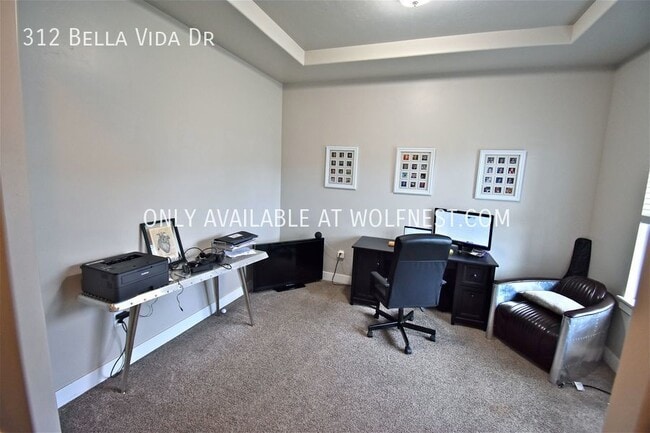 Building Photo - Stunning 4 Bed Eaglewood Home! No Deposit ...