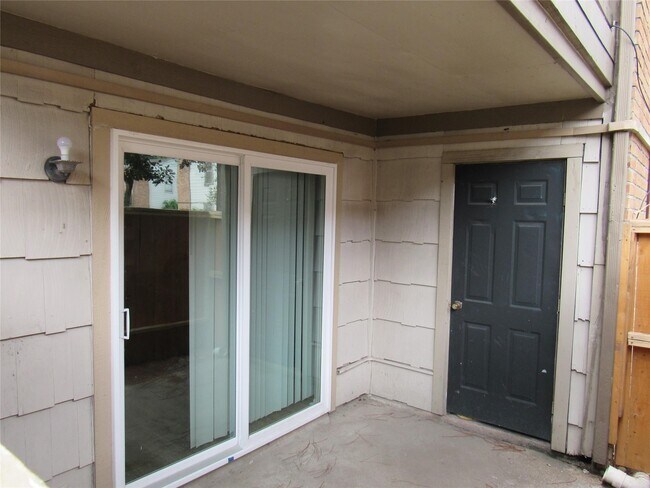 Foto del edificio - 6001 Reims Rd