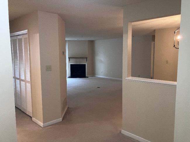 Foto del edificio - 815 Ridgefield Dr