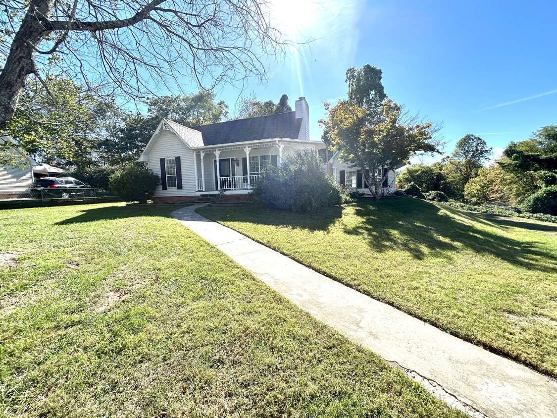 Primary Photo - 3BD 2BA ONE LEVEL HOME IN COOKEVILLE CITY ...