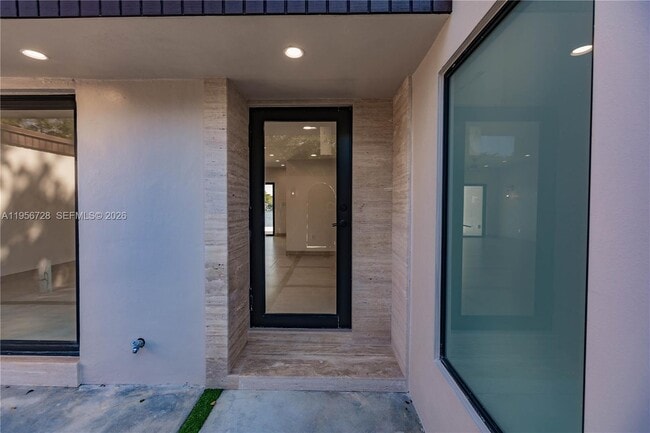 Building Photo - 7238 Jacaranda Ln