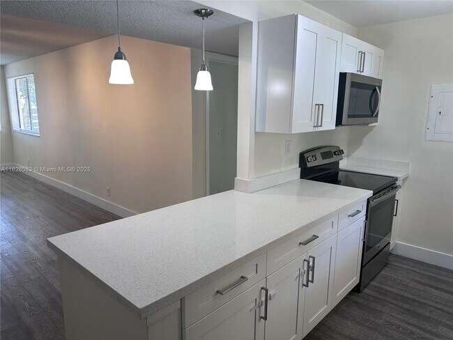 Foto del edificio - 185 Lakeview Dr