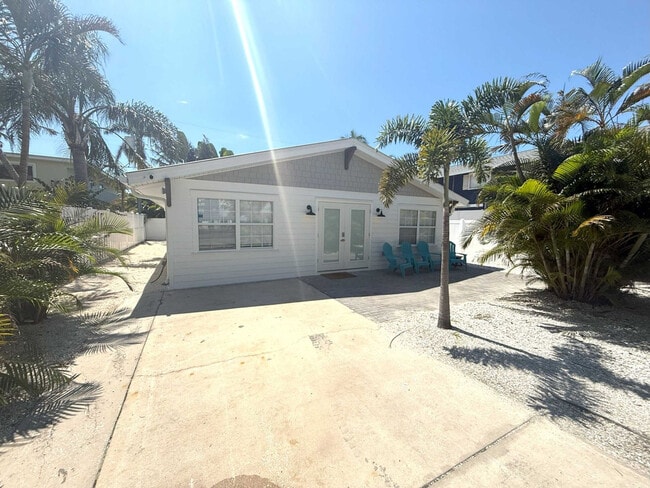 Building Photo - 3006 Gulf Dr