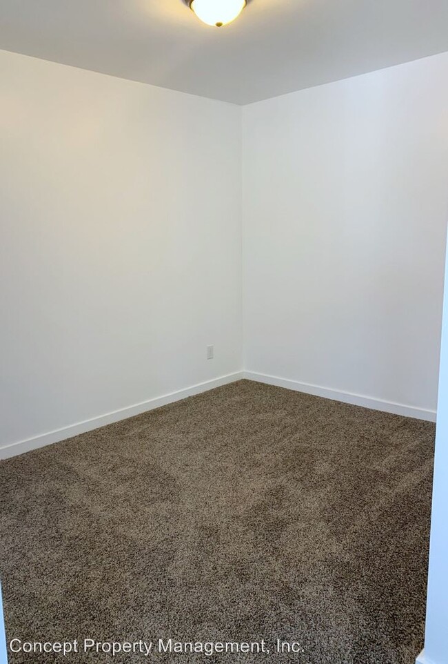Building Photo - 577 500 E