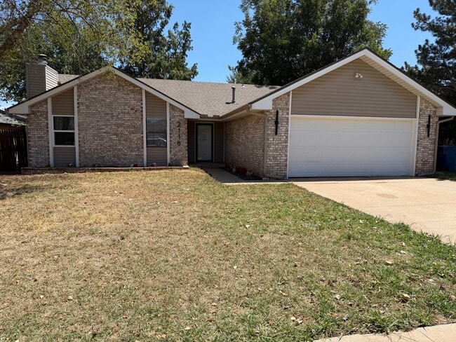 Building Photo - 2116 Tanglewood Dr