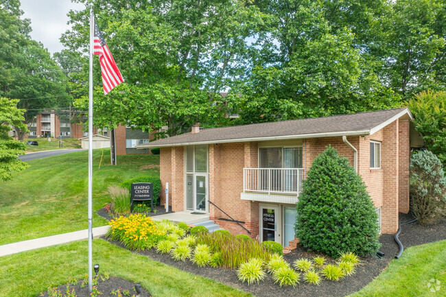 Leasing Office - York Apartments