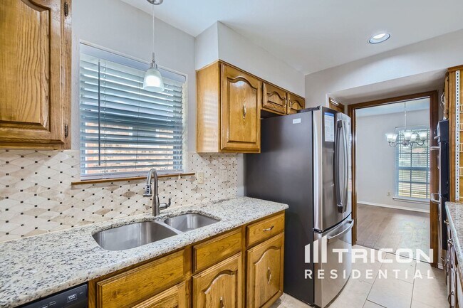 Foto del edificio - 4922 Willowhaven Cir