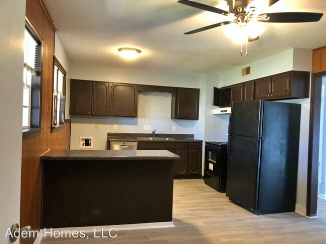Building Photo - 3 br, 1.5 bath House - 3250 Southbridge St.