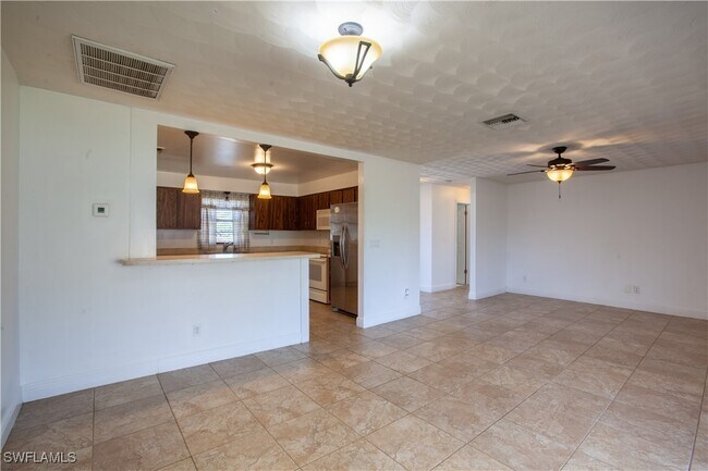 Building Photo - 8109 Sanibel Blvd
