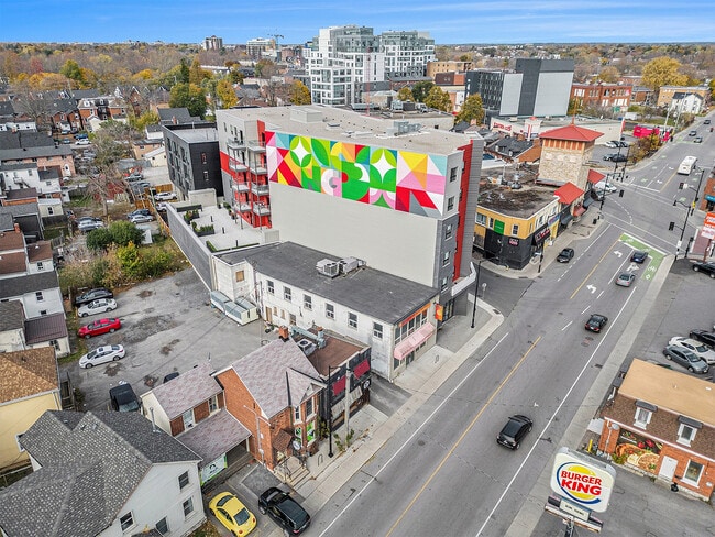 Building Photo - Mural Kingston I