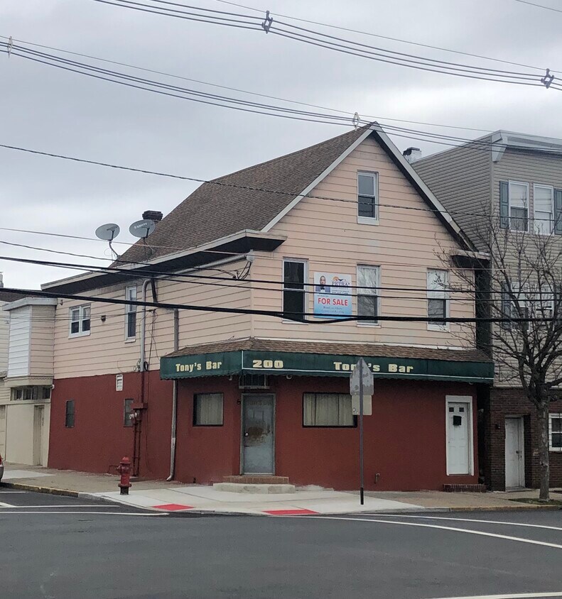 Primary Photo - 200 Hall Ave
