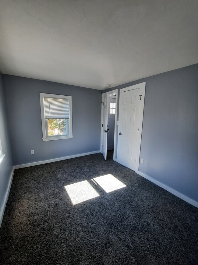 Building Photo - 8 Stoney Beach Rd