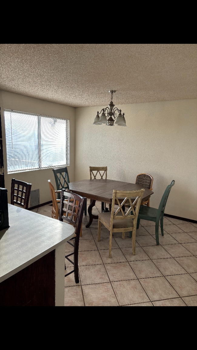 Building Photo - 444 Sunland Dr