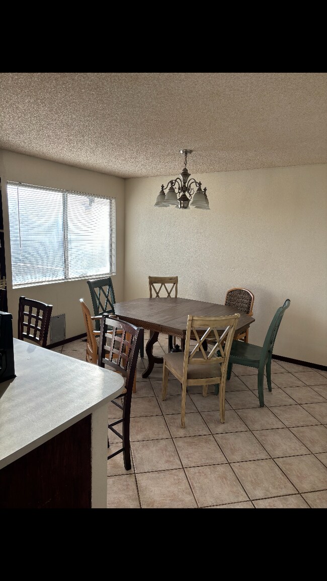 Foto del edificio - 444 Sunland Dr