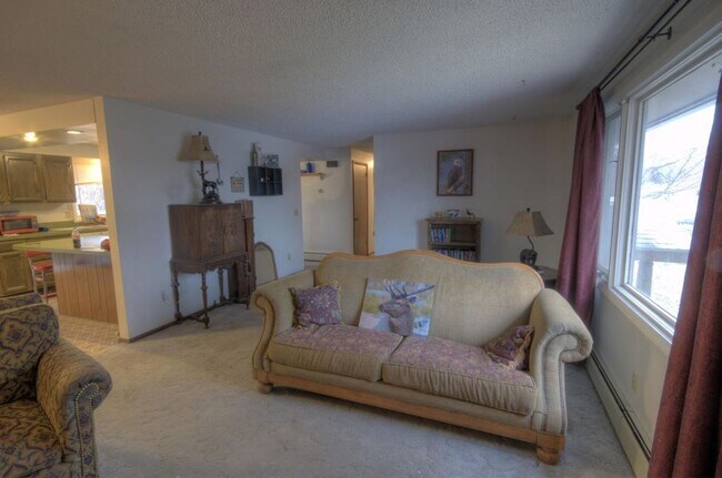 Foto del edificio - 2 Bed, 1 Bath with Garage Space in Missoula